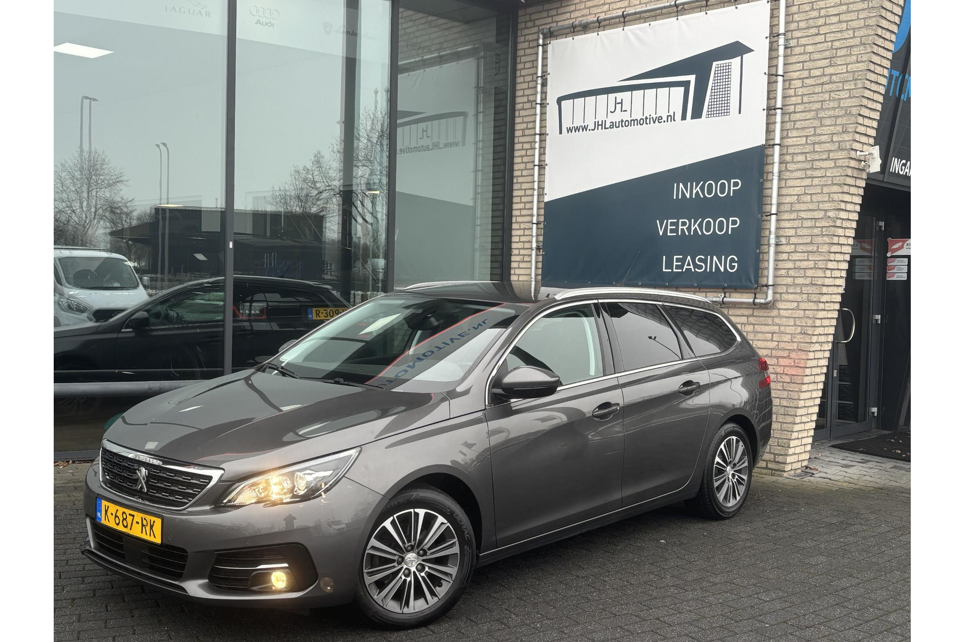Peugeot 308 SW 1.2*CARPLAY*MASSAGE*VIRTUAL DISP*CAM*NAVI*ECC*TEL*